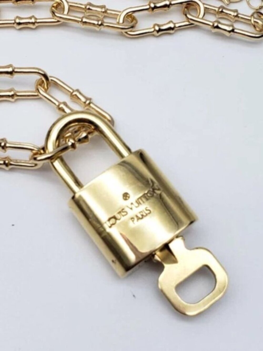 Gold-Plated Necklace with Authentic Louis Vuitton Padlock - Picture 5 of 11